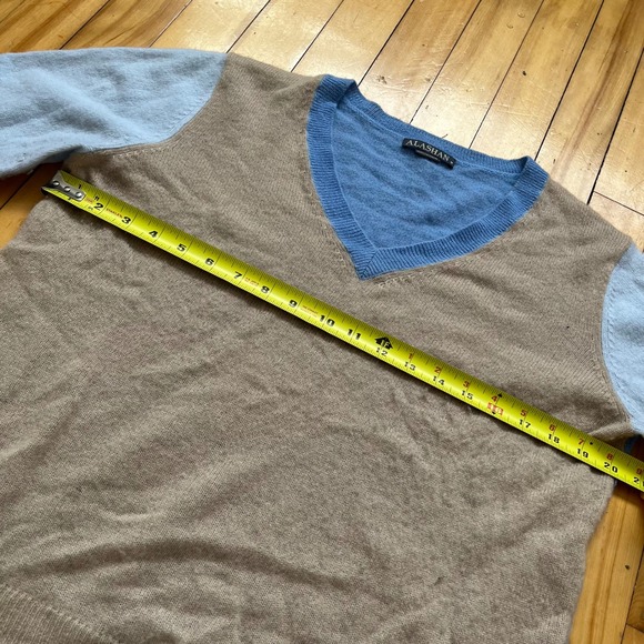 ALASHAN 100% Cashmere Colorblock V Neck Sweater Women's Size M - Picture 4 of 5